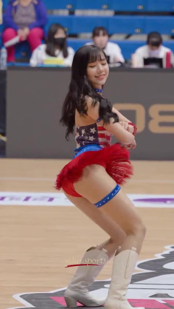 最好的啦啦隊(duì)小姐姐！自信，健康充滿活力！